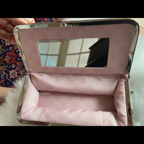 Framed Clutch with beautiful snake print design - Picture 7 of 8